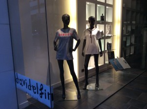 Mikonos moda Logroño Escaparate Davidelfin