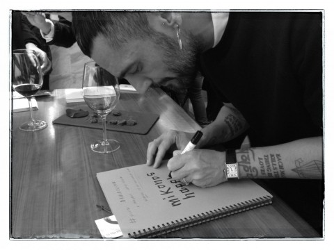 Davidelfin-cafe-Mikonos-dedicatoria