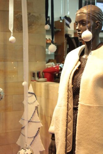 NAVIDAD ESCAPARATE MIKONOS MULTIMARCA LOGROÑO MODA FASHION 